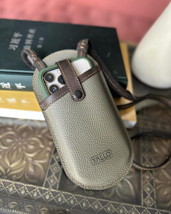 Iris Phone bag